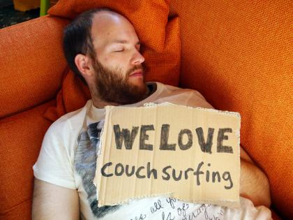 Couchsurfing Die Welt zu Gast im Wohnzimmer